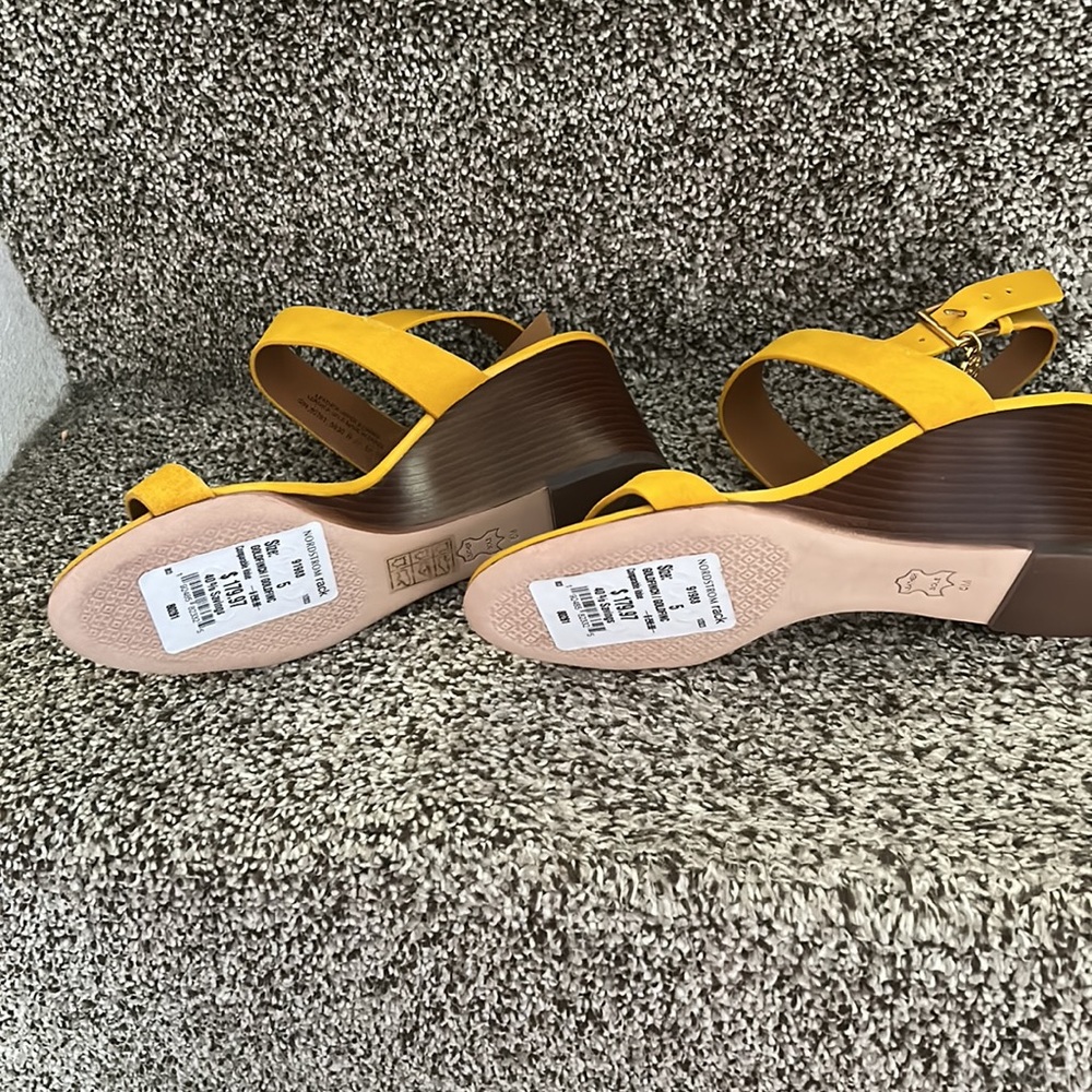 Beautiful Tory Burch wedge sandals - Picture 2 of 6